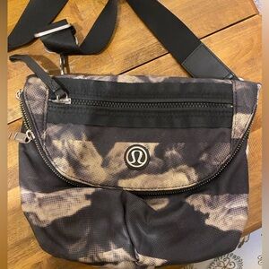 Lululemon festival bag